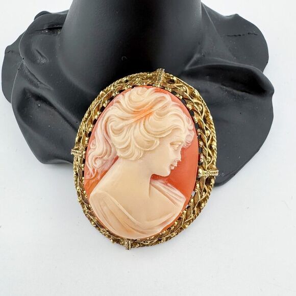 Vintage Cameo Brooch Victorian Elegance Timeless Large Chunky Goth Retro - Picture 2 of 12